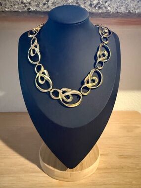 NOS Vintage Avon Gold Tone Swirl Necklace 18”